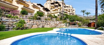 Villa 'Bungalow  Gadea' with Sea View, Wi-Fi and Air Conditioning