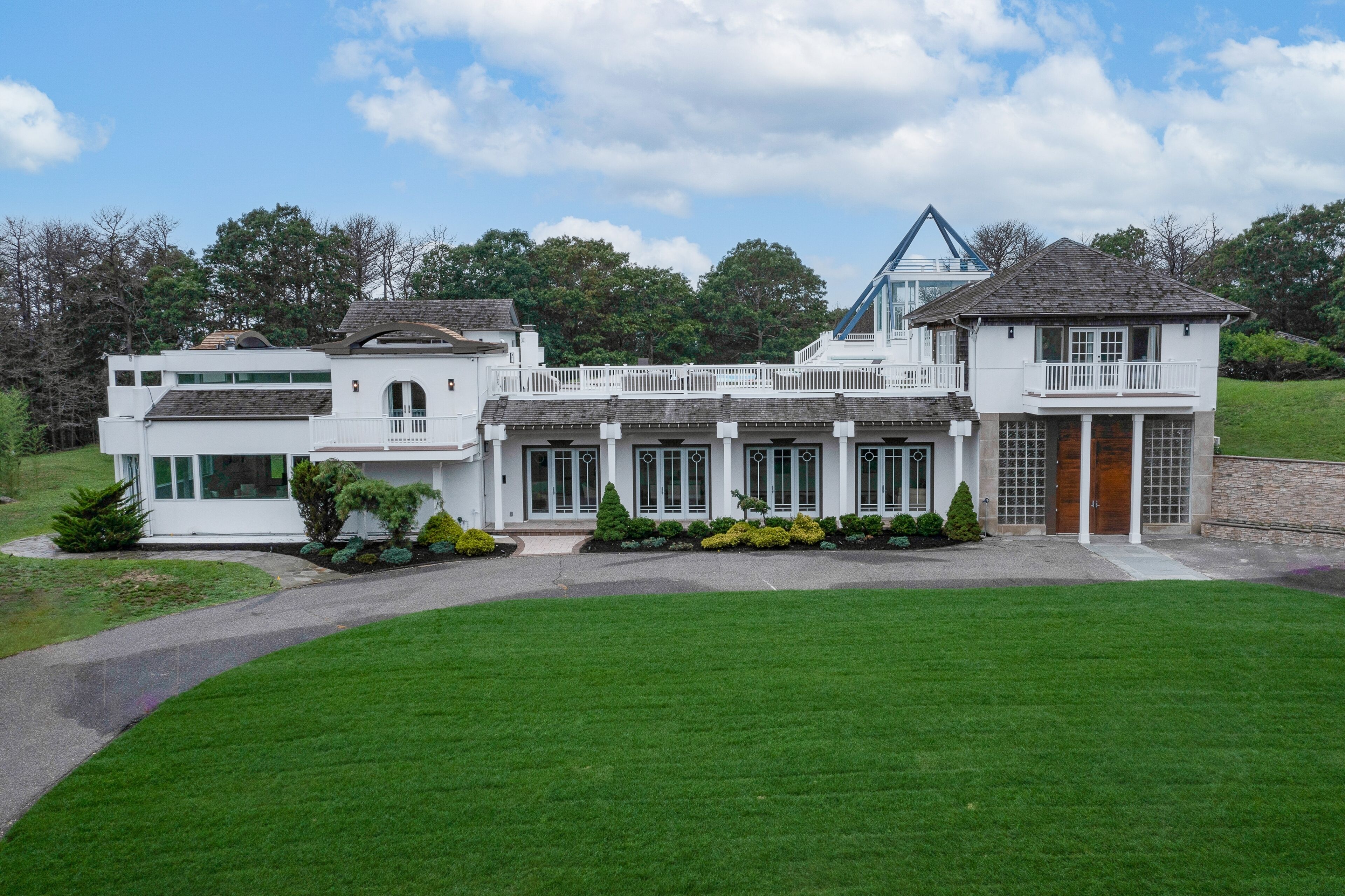 Dog-friendly estate with amazing pool, deck, & game room at new reduced rate