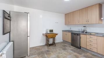 Frigorífic, microones, forn i placa de cuina