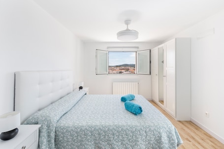 4 bedrooms. Holiday Home 'Parraga' with Mountain View, Private Terrace and Balcony