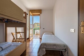 4 bedrooms, bed sheets