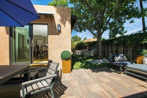 Outdoor dining - Casa Michael (Santa Fe)