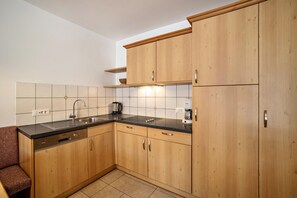 Kühlschrank, Herdplatte, Geschirrspüler