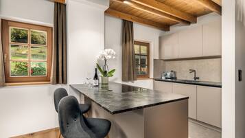 Réfrigérateur, plaque de cuisson, lave-vaisselle, cafetiÚre/bouilloire