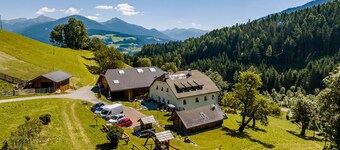 Apartment "Perfila Dolomitenblick" with Mountain View, Shared Garden & Wi-Fi