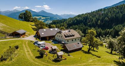 Appartement "Perfila Dolomitenblick" avec vue sur les montagnes, jardin partagé et Wi-Fi