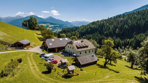 Apartment "Perfila Dolomitenblick" with Mountain View, Shared Garden & Wi-Fi