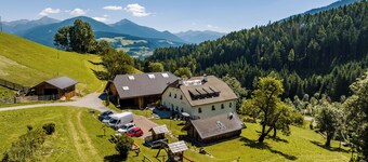 Apartment "Perfila Dolomitenblick" with Mountain View, Shared Garden & Wi-Fi