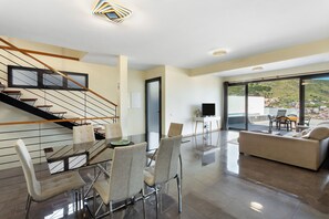 Interior - Villa "Casa Da Pontinha" with Sea View, Private Garden, Outdoor Pool & Wi-Fi (Machico)