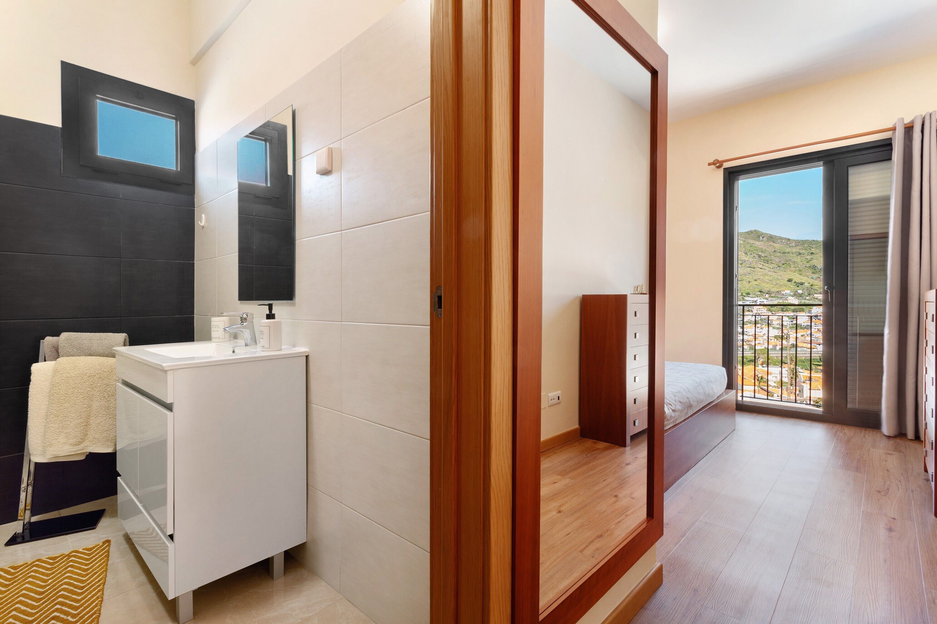 3 quartos, Wi-Fi de cortesia, roupa de cama