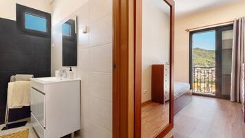 3 quartos, Wi-Fi de cortesia, roupa de cama