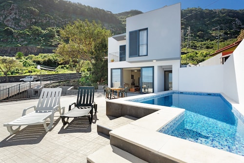 Villa "Casa Da Pontinha" avec vue sur la mer, jardin privé, piscine extérieure et Wi-Fi