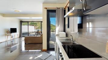 冰箱、微波炉、烤箱、炉灶