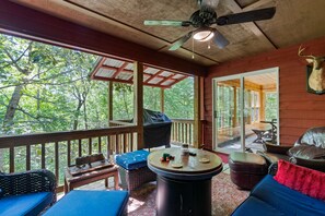 Terrace/patio - Secluded cabin with game room, wood fireplace, firepit, & great decks (Sautee Nacoochee)
