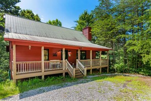 Exterior - Secluded cabin with game room, wood fireplace, firepit, & great decks (Sautee Nacoochee)