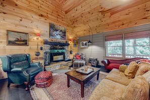 TV, fireplace, ping pong, books - Secluded cabin with game room, wood fireplace, firepit, & great decks (Sautee Nacoochee)