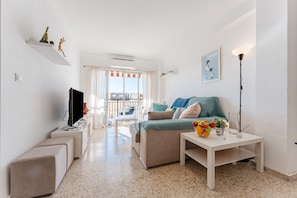 TV - Apartment 'Arco Iris' with Mountain View, Wi-Fi and Air Conditioning (Fuengirola)