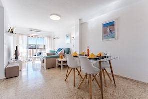 Interior - Apartment 'Arco Iris' with Mountain View, Wi-Fi and Air Conditioning (Fuengirola)