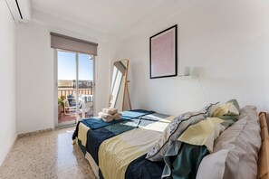 2 bedrooms, iron/ironing board, free WiFi, bed sheets - Apartment 'Arco Iris' with Mountain View, Wi-Fi and Air Conditioning (Fuengirola)