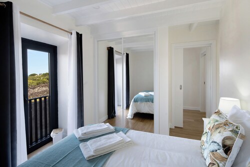 Vacation Home "Adega Do Portinho Velho" with Balcony & Wi-Fi