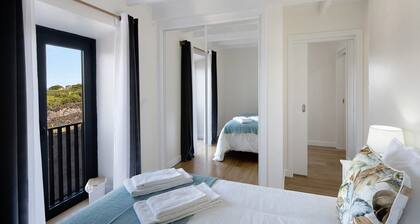 Vacation Home "Adega Do Portinho Velho" with Balcony & Wi-Fi