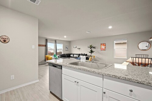 Spacious 4BdRm Home | Fully Fenced | Community Pool