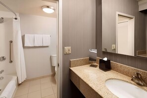 Combined shower/bathtub, hair dryer, towels