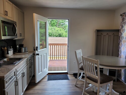 Country Chic Studio, pet friendly,  Free laundry & housekeeping, midterm rental!
