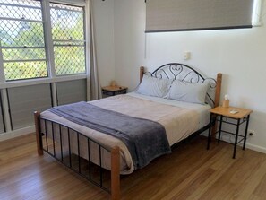 3 slaapkamers, een bureau, een strijkplank/strijkijzer, gratis wifi