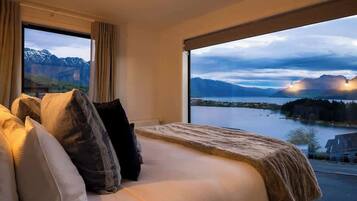 5 slaapkamers, een bureau, een strijkplank/strijkijzer, wifi