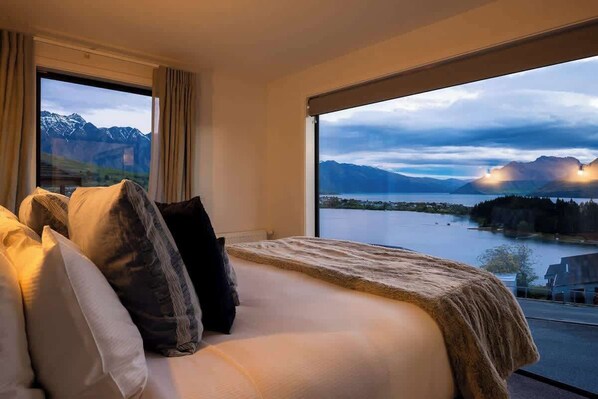5 bedrooms, iron/ironing board, WiFi, bed sheets