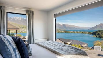 5 bedrooms, desk, iron/ironing board, WiFi