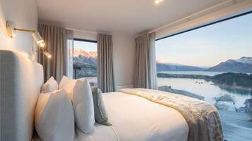 5 bedrooms, desk, iron/ironing board, WiFi