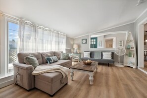 Una televisión, una oficina