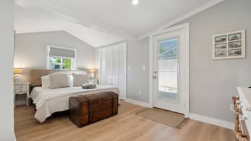 2 bedrooms, desk, travel cot, WiFi