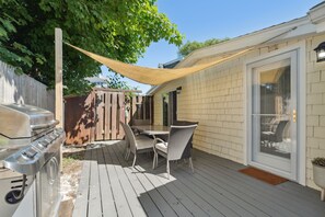 Outdoor dining - Riverside Retreat • Laundry • Work-Friendly (Newbury)