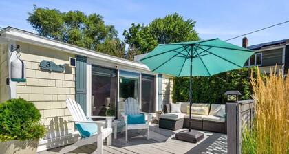 Riverside Retreat • Cozy Coastal Cottage • Yard