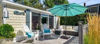 Riverside Retreat • Cozy Coastal Cottage • Yard