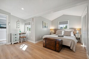 2 bedrooms, desk, travel cot, WiFi - Riverside Retreat • Laundry • Work-Friendly (Newbury)