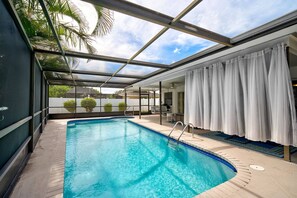 Pool - Serene Getaway: Private Pool & Hot Tub, Dog-Friendly, Near Anna Maria Island, Beaches, Parks, Shops (Bradenton)