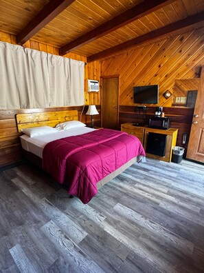 Camera Comfort, 1 letto queen | Biancheria da letto di alta qualità, copriletto in piuma