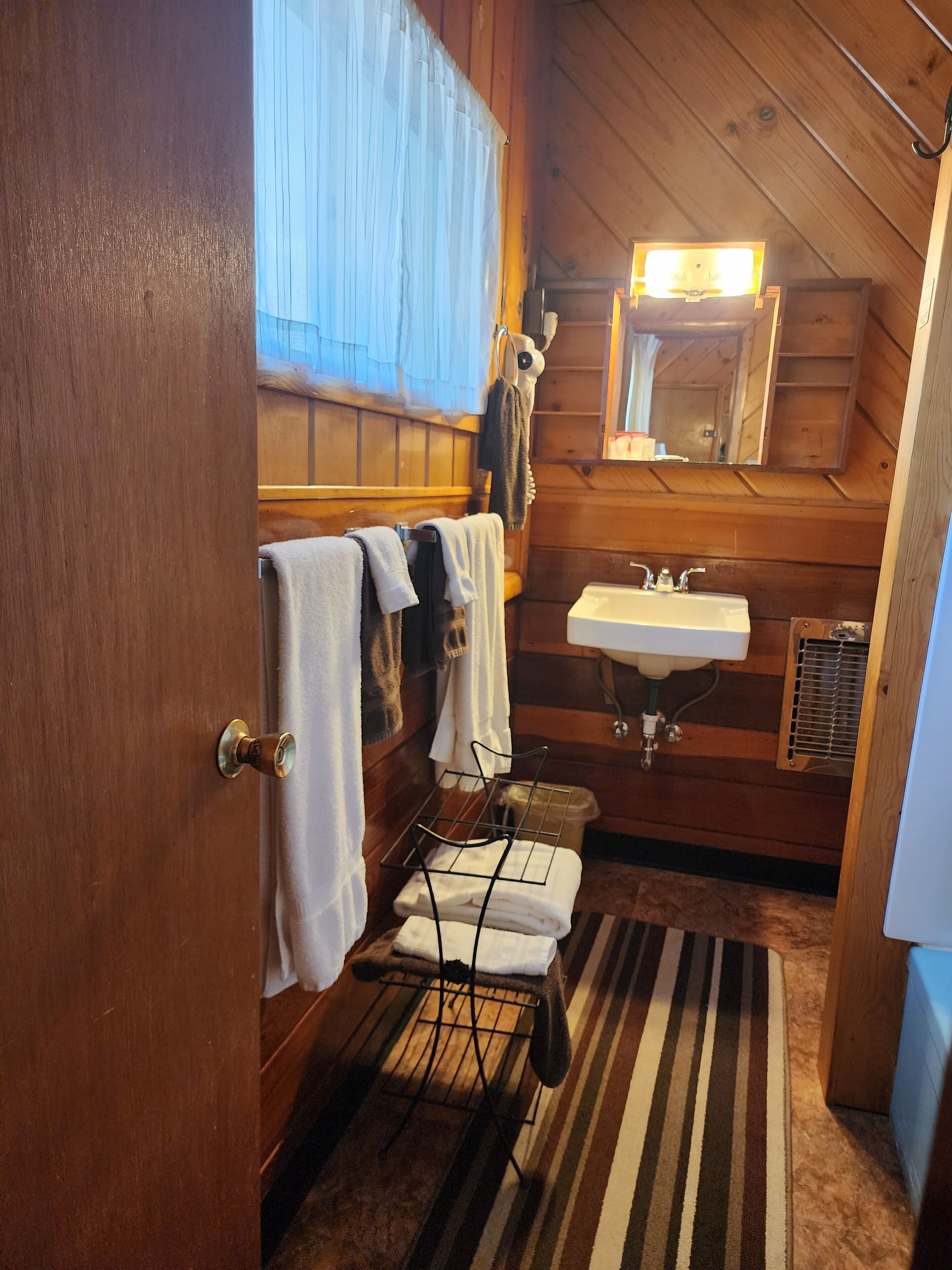 ห้องแกรนด์ | ห้องน้ำ | อ่างอาบน้ำ, ผ้าเช็ดตัว, สบู่