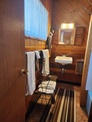 Grand-huone | Kylpyhuone | Kylpyamme, pyyhkeet, saippua