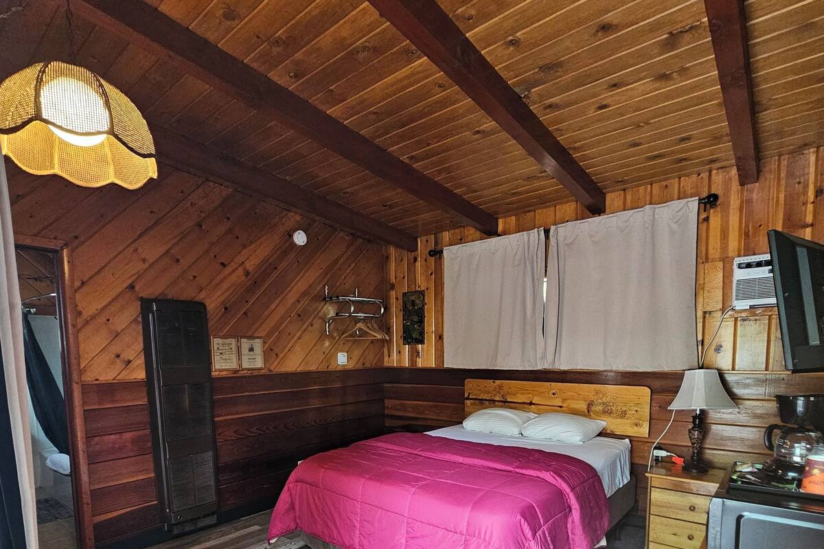 Comfort-Zimmer, 1 Queen-Bett | Hochwertige Bettwaren, Daunenbettdecken