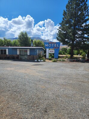 Exterior - Toiyabe Motel (Coleville)