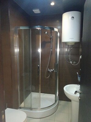 Hair dryer, towels, soap, toilet paper - Квартира у моря  (Batumi)