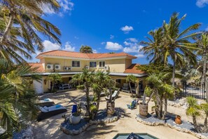 Villa | 4 bedrooms - Luxury 4br4ba Villa w Hottub Pool Ocean Views (Noord)