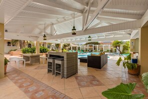 7 bedrooms - Deluxe Mansion Steps to Beach Pool Sea Views (Noord)