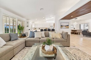 Smart TV, chimenea y tenis de mesa 