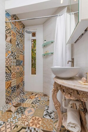 Villa | Bathroom - 5BR Villa With Amazing Views Sauna Private Pool (Noord)